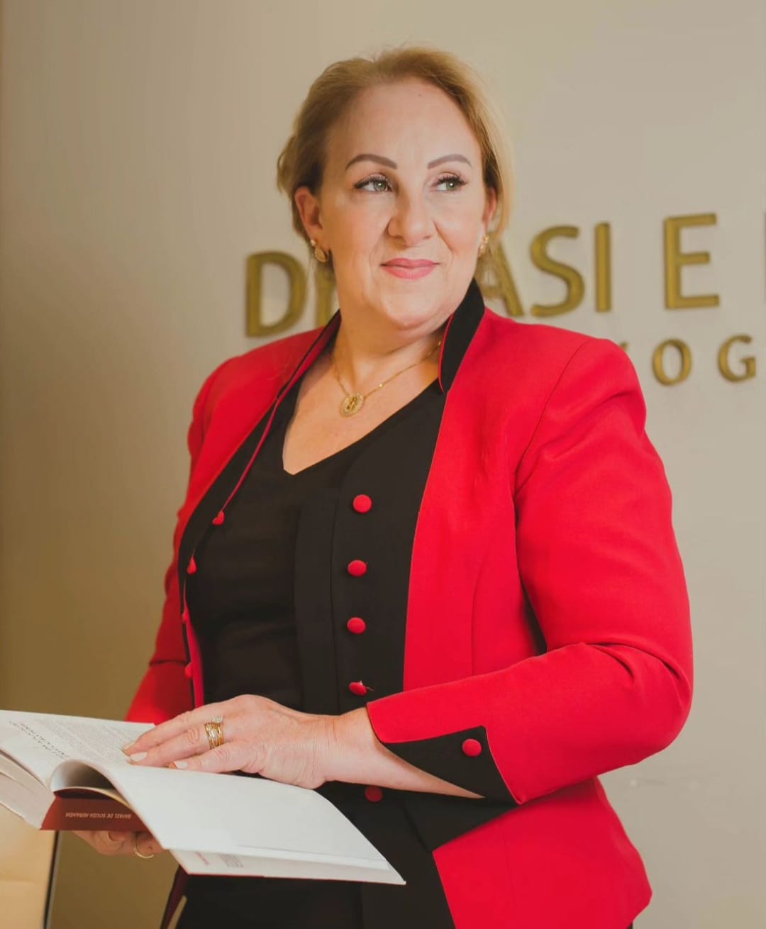 Retrato profissional de Marister Debiasi Machado, Sócia-fundadora do Debiasi e Dullius Advogados